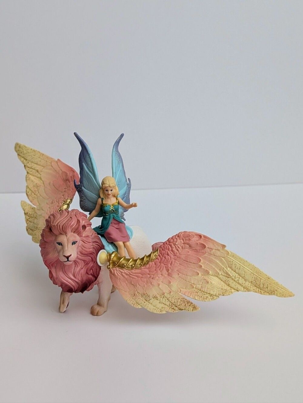 Authentic Schleich Bayala Winged Fairy with Flying Lion Fantasy Magic Playset